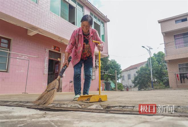 武汉江夏艾岭村没有保洁员人人都是“保洁bob半岛体育员”(图4)