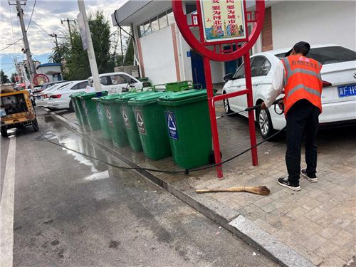 bob半岛官网涞源县执法局加强雨天保洁守护城市洁净和群众平安出行(图2)