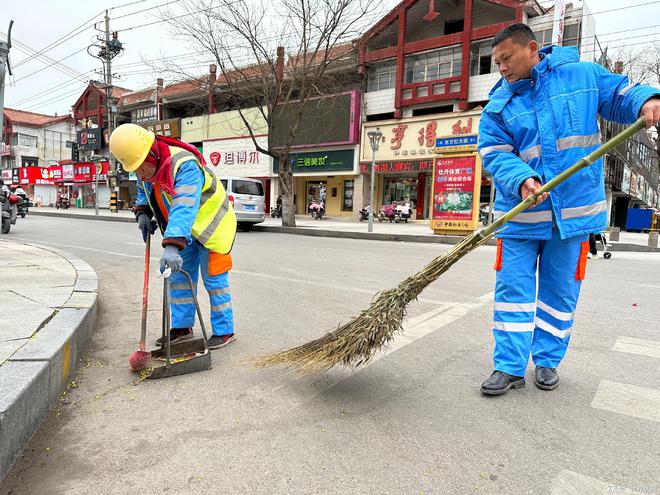 BOB半岛新春走基层 春节期间菏泽市日均出动保洁人员1500余人次(图2)