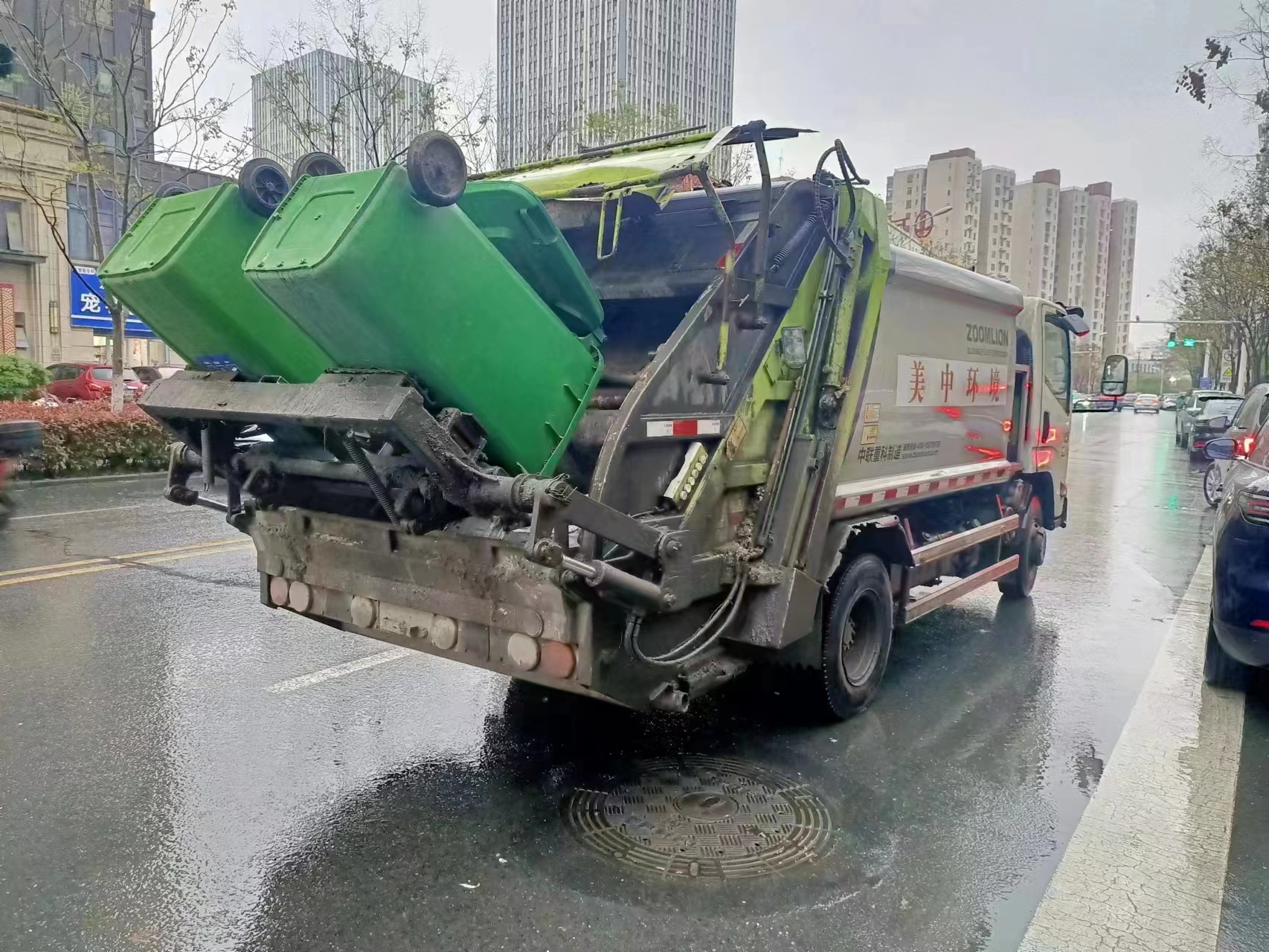 环卫保洁不停歇 清BOB半岛明节后更“清明”(图3)