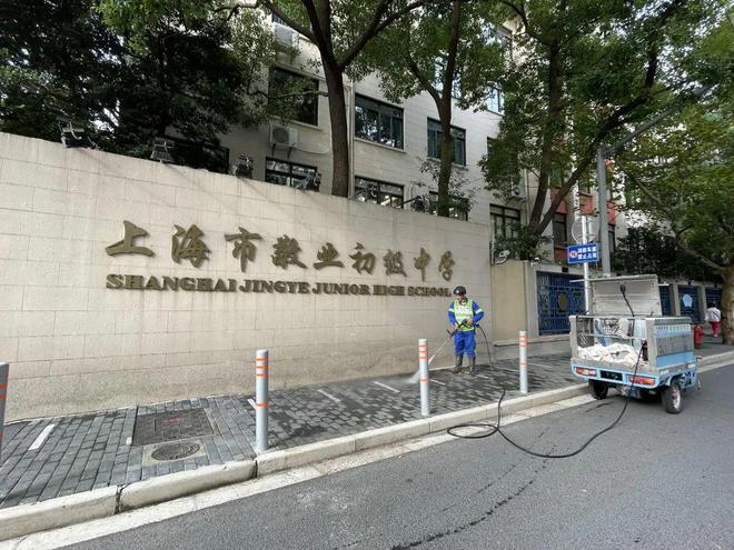 bob半岛体育今年黄浦新添9条中小道路示范街3个高效率保洁示范区！(图2)