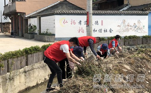 玉泉环卫开展雨水篦清bob半岛体育掏专项行动(图1)